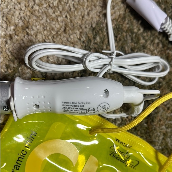 Simply Beautiful Vivitar Ceramic Mini Curl w/NEON Yellow Carry Pouch TRAVEL NWT - Picture 8 of 11